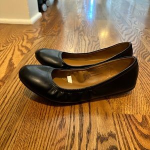 Black ballet flats